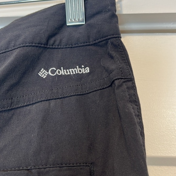 Columbia Black Cargo Pants with Tapered Elastic Cuffs size 2. - Picture 5 of 8